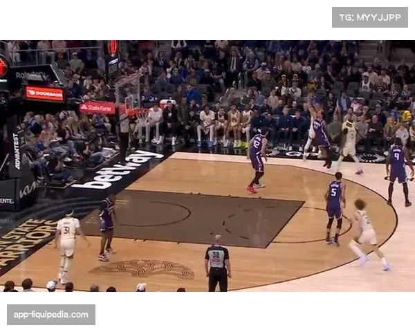 面对对手的挡拆和跑位，防守者需要在瞬间做出判断是否进行换防